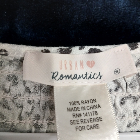 URBAN Romantics Black and White Animal Print Blouse - Picture 3 of 3